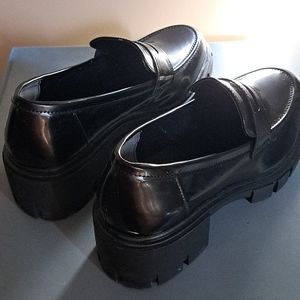 Black Crown Vintage Platform Loafers
